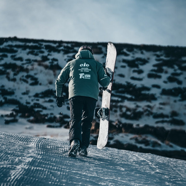 Curso snowboard semanal (L-X) adultos. 10h a 13h.